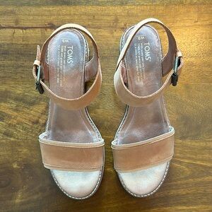TOMS Camilia leather 1” heel sandals: EXCELLENT CONDITION
